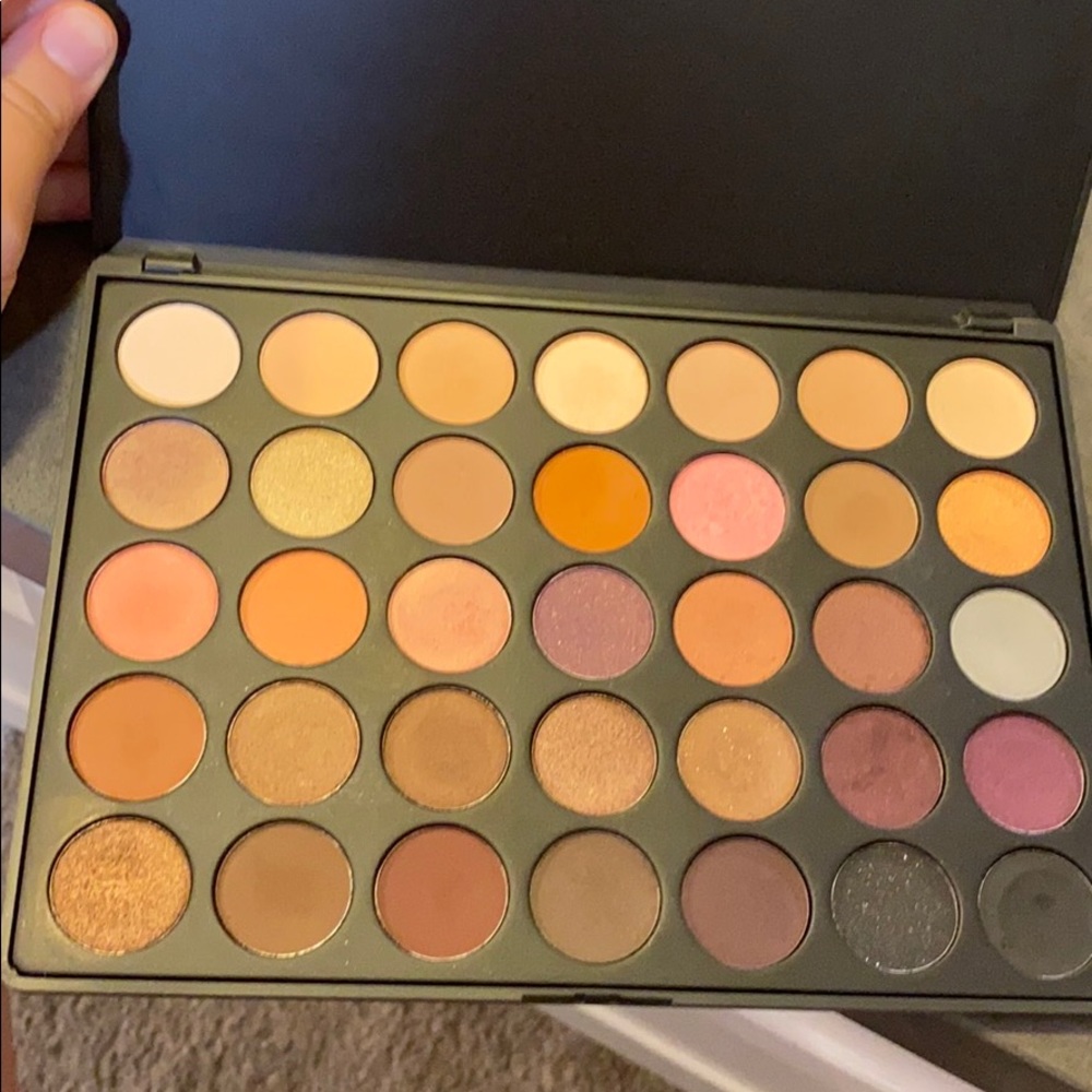 Makeup - Picture 2 of 4